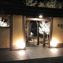 入り口、とっても趣きがありますよ