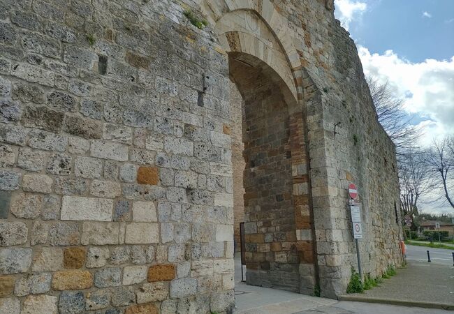 「サン ジミニャーノ歴史地区」の北の入り口