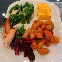 モーニング、ウインナー、卵、シャケ、オグラなど