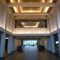 １階　エントランスがフランス的？