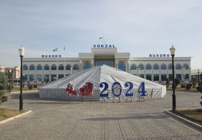 ブハラの旧市街からは離れています