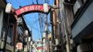 60店舗以上の様々な業種のお店が並ぶ思案橋横丁を訪れました。