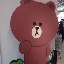 残念ながら、巨大ブラウンはいない。