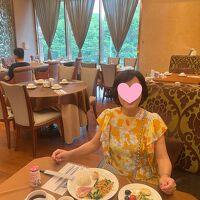 朝食もこんな上品な雰囲気