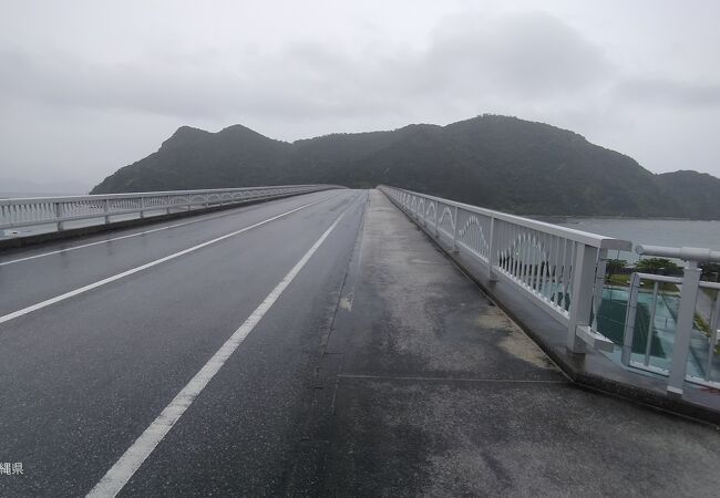 阿嘉島と慶留間島をつなぐ橋で、総工費50億円かかったらしいです