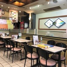 《葛飾 伊勢屋 亀有本店》店内内観
