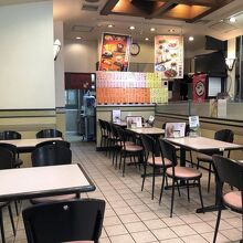 《葛飾 伊勢屋 亀有本店》店内内観