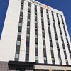 スーパーマーケットに隣接