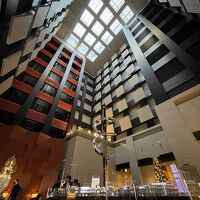 27Fは吹き抜けのロビー