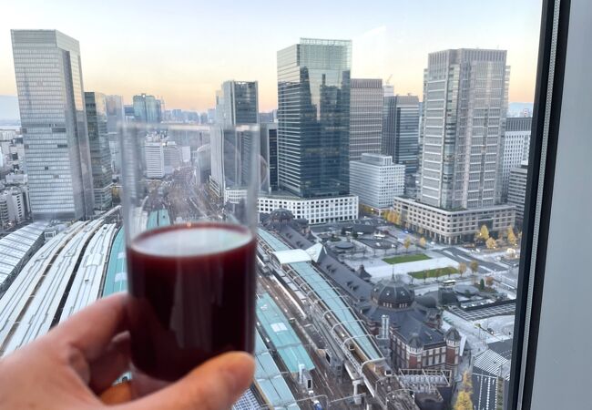 東京駅の駅舎と線路を見下ろしながら人気の和洋ブュッフェモーニング