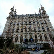 昼間はじっくり彫刻の見学