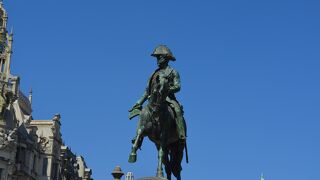 ドン ペドロ4世の像