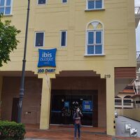 黄色の建物は目立ってわかりやすい