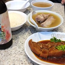 松發肉骨茶 ソンファ バクテー (ジュエル チャンギ エアポート店)