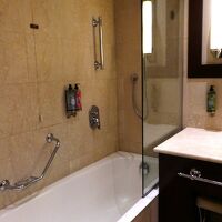 まあ、フツウのバスタブかな