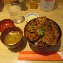 豚丼のぶたはげ 本店