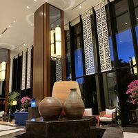 人が殆ど居なくなった夜のロビー