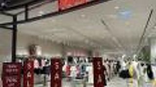 H&M (セントラルワールド店)