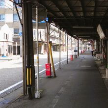 アーケード商店街の中です