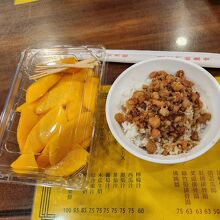 カットマンゴーは量も多くスーパーで買うより美味しかった