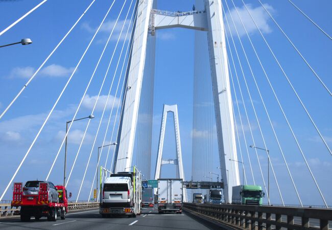 ここを通ると、「ああ、名古屋港まで来た」と感じます