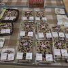 新鮮な農産物の品揃えが充実しています。砂糖入りの甘い赤飯を購入しました。