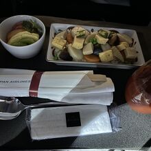 2回目はちらし寿司とフルーツをオーダー