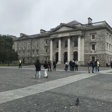 古い様式の建物もいっぱいあります