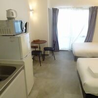 大きな冷蔵庫と調理場もあります