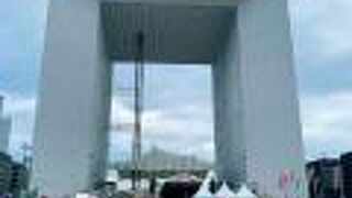 グランド アルシュ