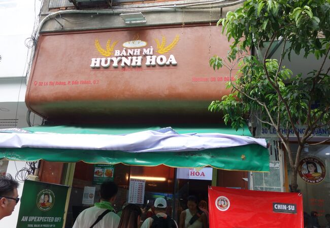 お客もフードデリバリーもひっ切りなしの大人気のバインミー屋さん