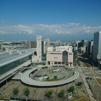 富山駅南口が見えます