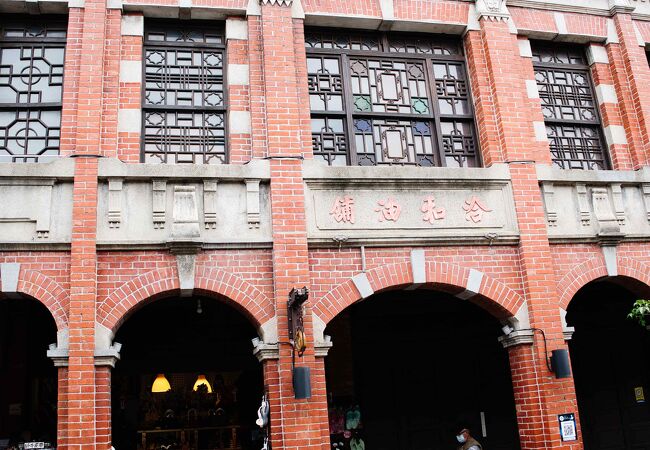 レトロな赤煉瓦の街並み