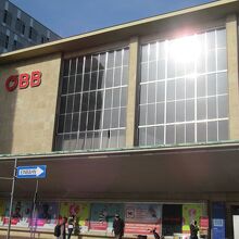 空港バスで西駅に到着した所