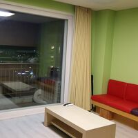 ベランダ、キッチン付きの広いリビング