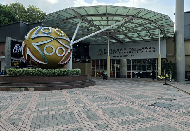 ダタラン パラワン マラッカ メガモール