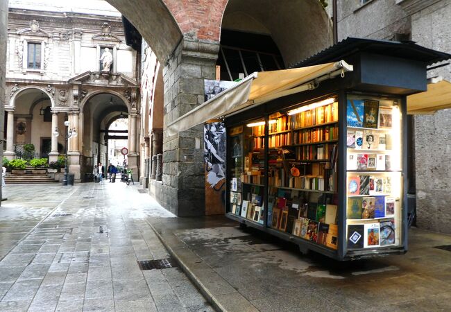 メルカンティ広場