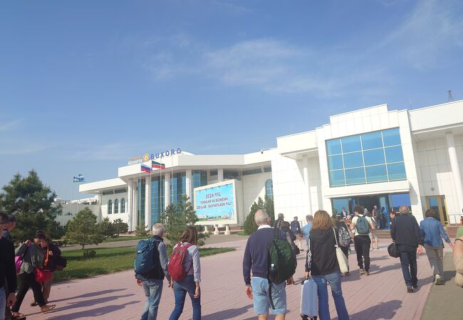 ブハラ空港 (BHK)