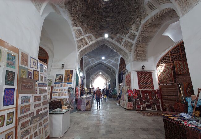 ハマムみたいな建物内のバザール