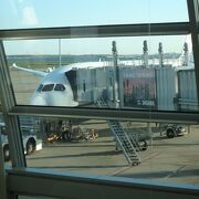 いろいろな飛行機が集まる羽田空港
