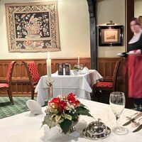 夕食のレストラン(いくつかある内指定される)