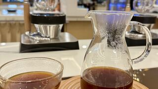 あのコーヒー器具メーカー「ハリオ」のカフェがバンコクに進出！（タニヤビル一階／BTSサラデェェ＝ン駅／バンコク）