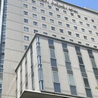 高校と図書館が同居しています。