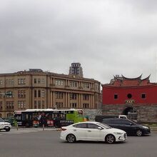 北門（写真右側）の向かいにあった