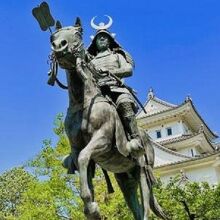 戸田氏鉄公騎馬像