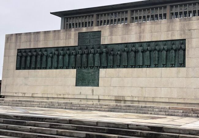 悲惨な歴史の事実を知りそしてキリスト教の歴史を知ることができました。