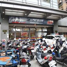 西門町派出所。これもにぎわいの関連だろう