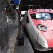 １２年ぶりの再訪。駅舎も構内も大きく立派になっていた