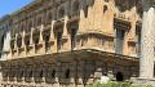 カルロス5世宮殿