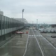 大阪国際空港の朝は早い